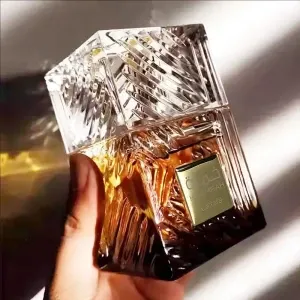 Made in UAE စစ်စစ် Genuine Authentic ရေမွှေး 100ml Gift Box ဖြင့် အဆင့်မြင့်မြင့် ထုပ်ပိုးထား  ပုံပါအတိုင်း Original Package 100ml Lattafa Khamrah Eau de Parfume.