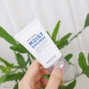 Innisfree Hyaluron-Moist Sunscreen Essence Texture SPF50+ PA++++ 10ml